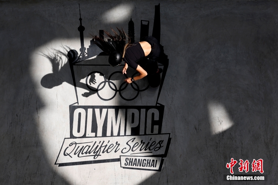 �W�\���Y��ϵ��ِ�Ϻ�վ��Ů�ӻ�������Aِ